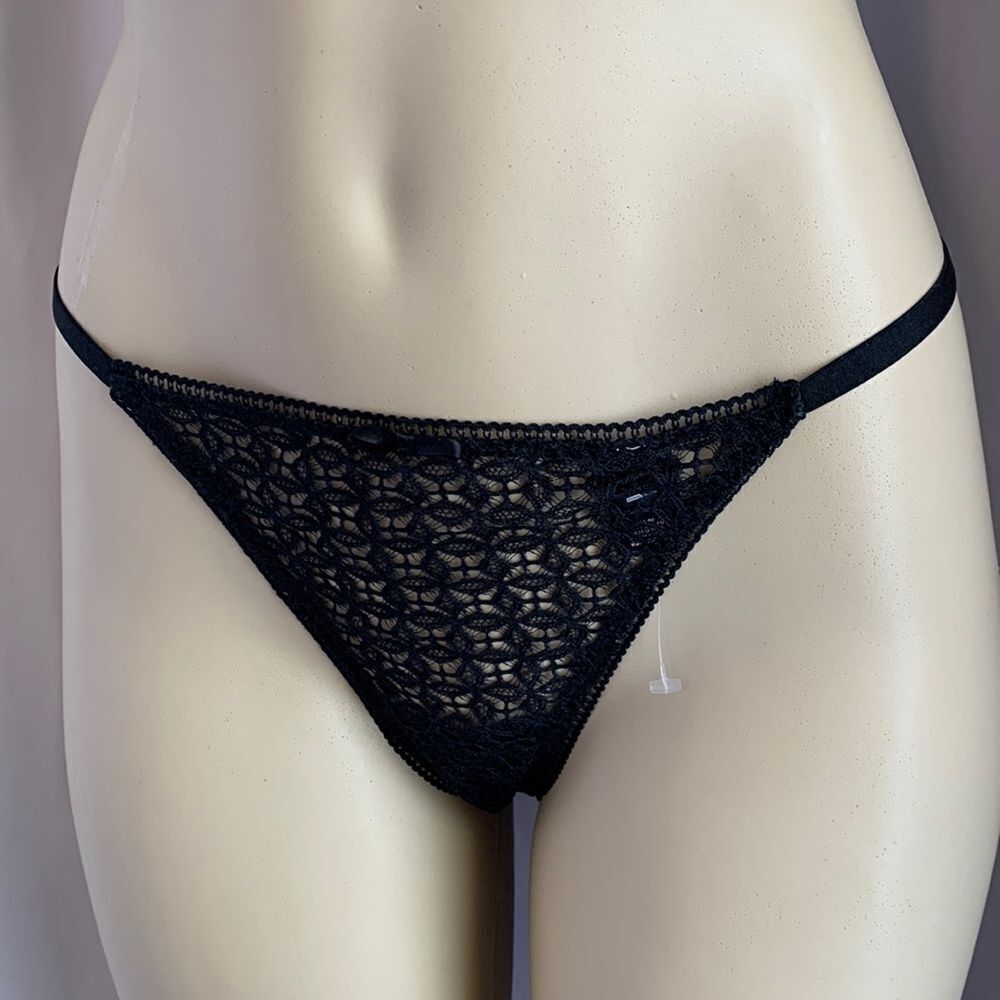 Victoria’s Secret Lace String Thong Panties Underwear L black